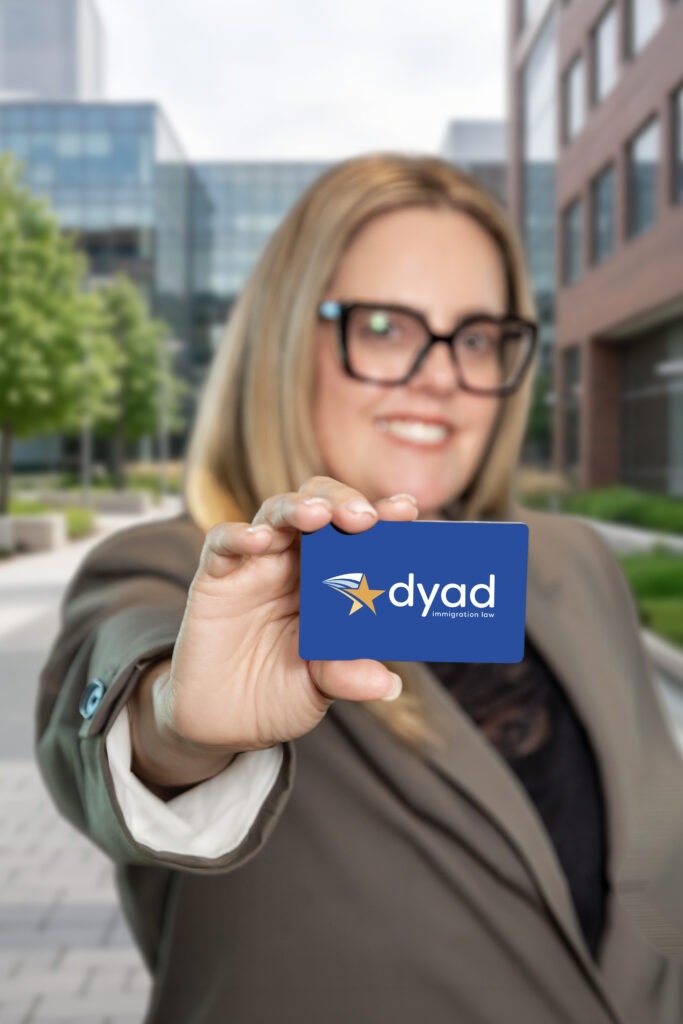 TARJETA DE DERECHOS: QUÉ HACER SI ICE LLEGA A TU PUERTA DYAD - Abogados de Inmigración